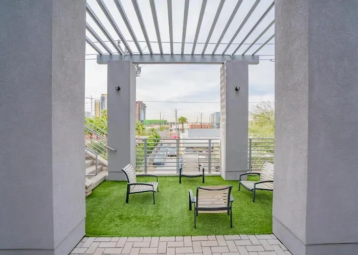 Comfy 2bd Dt - Balcony, Gym, W-d, Parking - Sleeps 8 * Phoenix