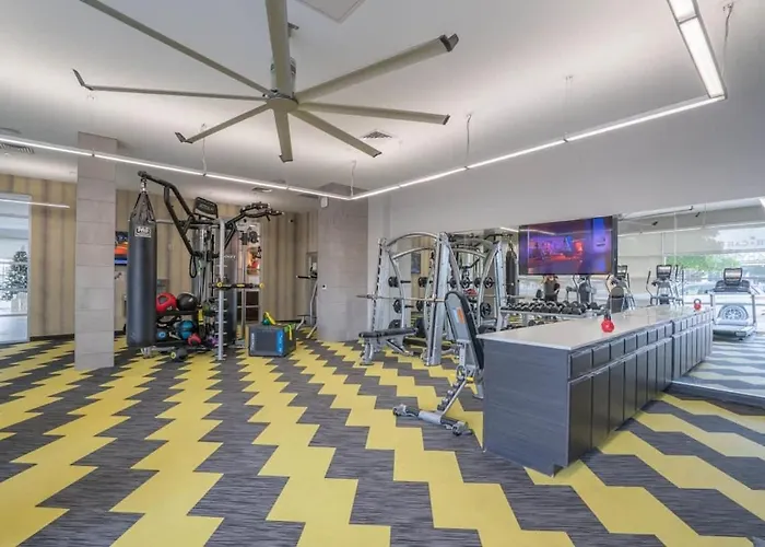 Comfy 2bd Dt - Balcony, Gym, W-d, Parking - Sleeps 8 Apartment Phoenix
