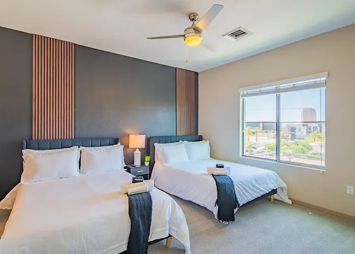Comfy 2bd Dt - Balcony, Gym, W-d, Parking - Sleeps 8 Phoenix