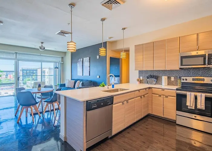 Apartment Comfy 2bd Dt - Balcony, Gym, W-d, Parking - Sleeps 8