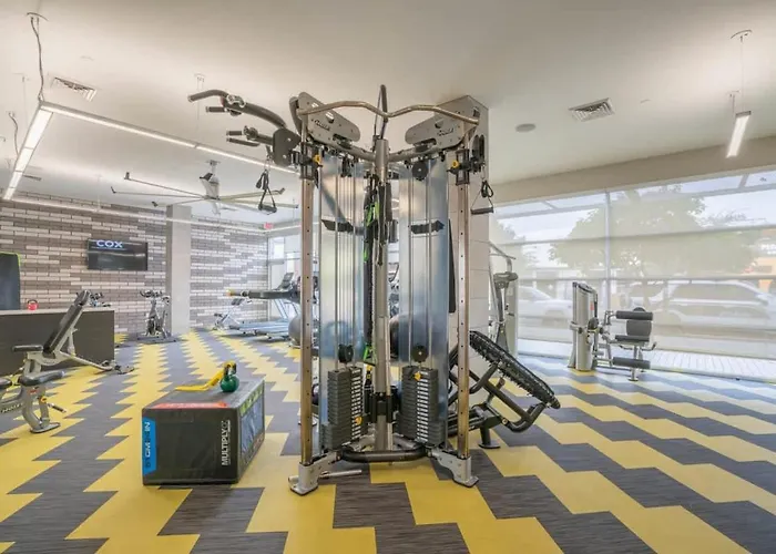 Comfy 2bd Dt - Balcony, Gym, W-d, Parking - Sleeps 8 Apartment Phoenix