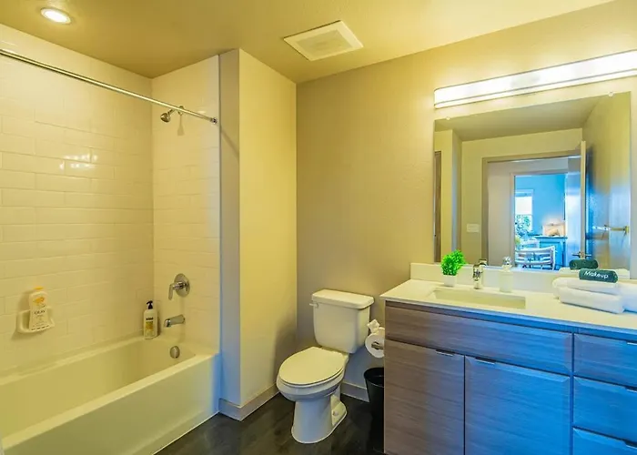 Comfy 2bd Dt - Balcony, Gym, W-d, Parking - Sleeps 8 Phoenix