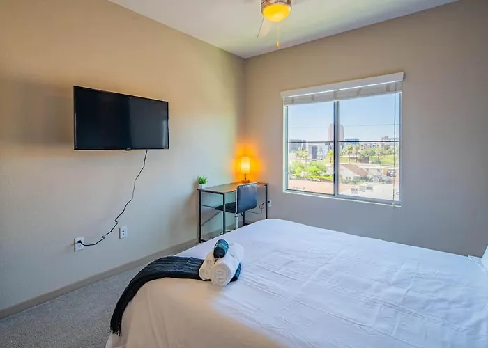 Apartment Comfy 2bd Dt - Balcony, Gym, W-d, Parking - Sleeps 8