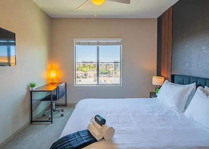 Comfy 2bd Dt - Balcony, Gym, W-d, Parking - Sleeps 8 Apartment Phoenix