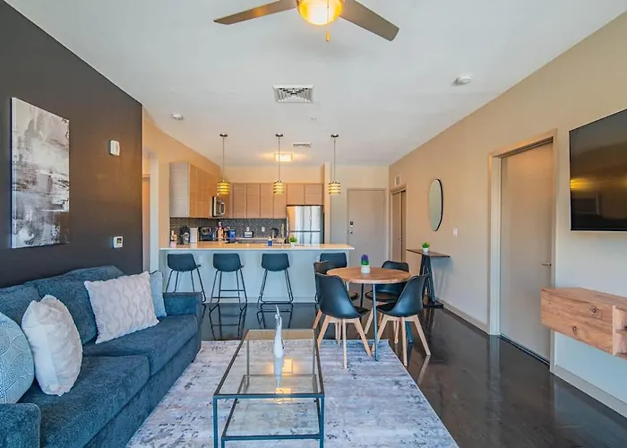 Apartment Comfy 2bd Dt - Balcony, Gym, W-d, Parking - Sleeps 8 Phoenix